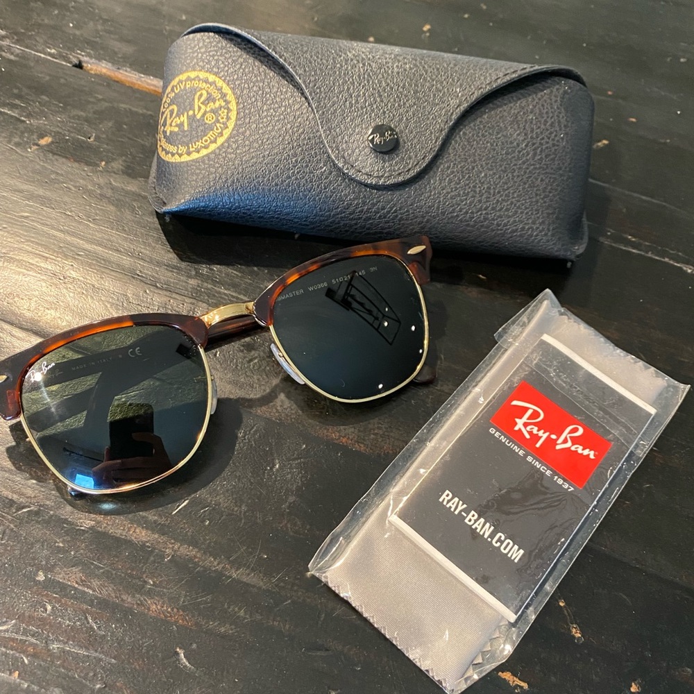 Ray-Ban Clubmaster Tortoise Sunnies